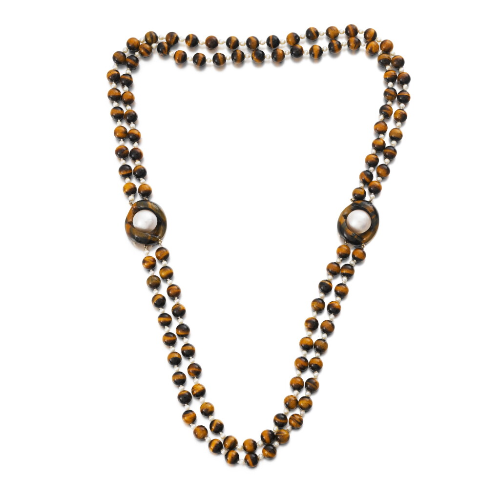 View full screen - View 1 of Lot 29. Tiger's eye and cultured pearl necklace | Collier oeil-de-tigre et perles de culture .