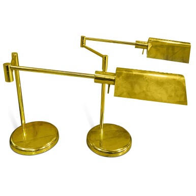 View full screen - View 1 of Lot 492. Italian, 20th century, A pair of desk lights with hinged arms | Ein Paar Büro lampen aus vergoldetes Messing.