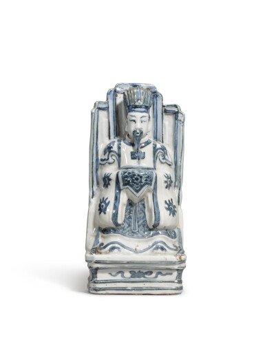 View full screen - View 1 of Lot 23. A blue and white figure of a Daoist deity, Ming dynasty, Wanli period | 明萬曆 青花道教神仙坐像.