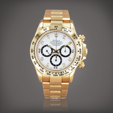 Voir en plein écran - Voir 1 du lot 356. Daytona 'Inverted 6', reference 16528 Montre bracelet chronographe en or jaune et index diamant | Yellow gold chronograph wristwatch with diamond indexes and bracelet Vers 1993 | Circa 1993.