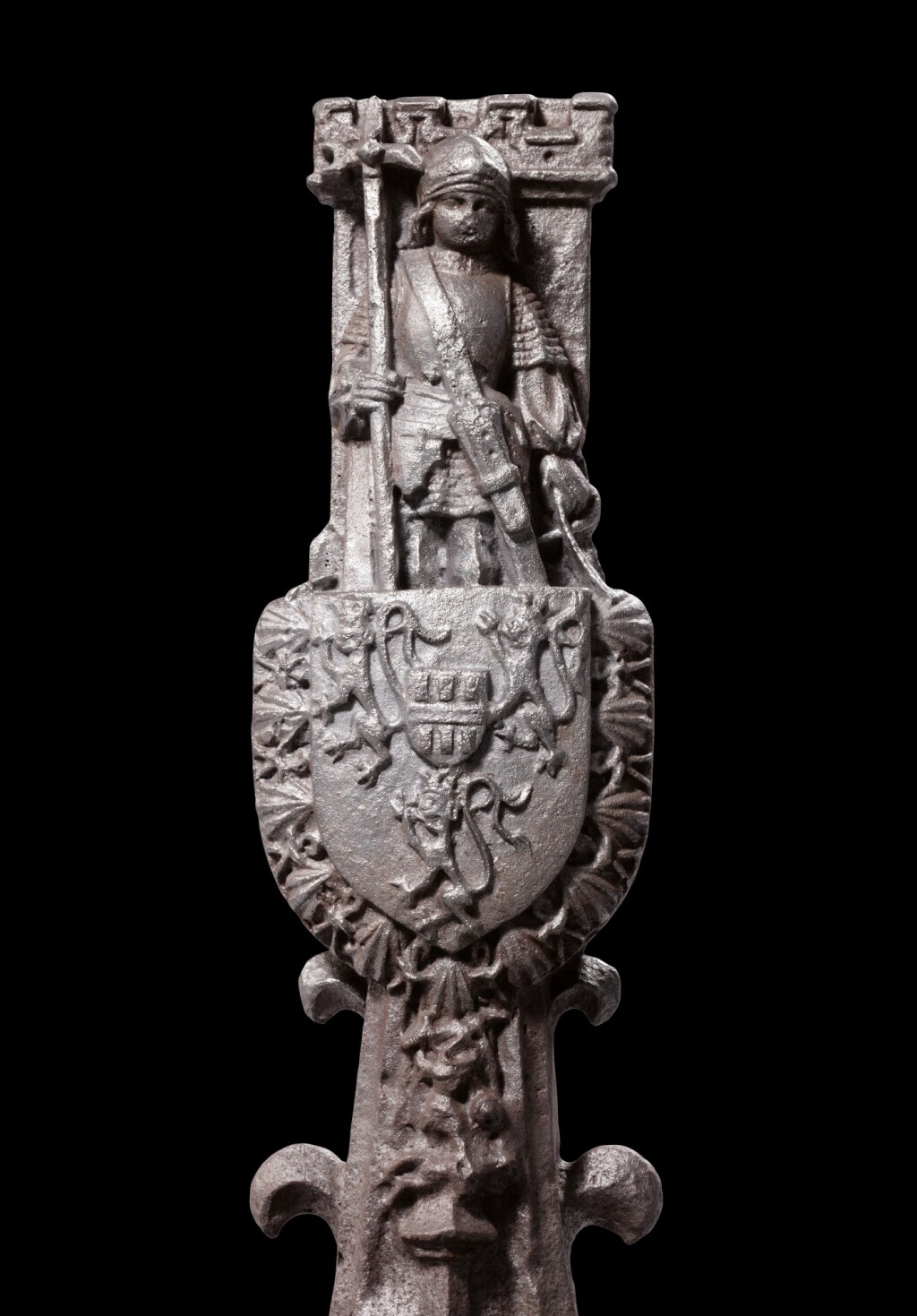 View full screen - View 1 of Lot 3. A pair of gothic cast iron fire-dogs, 15th century | Paire de landiers gothiques en fonte de fer, XVème siècle.