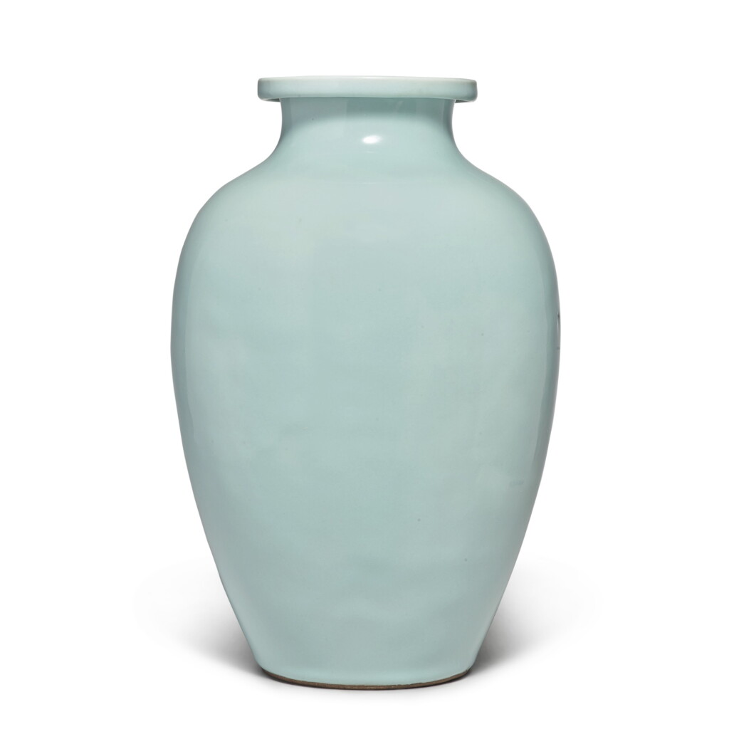 View full screen - View 1 of Lot 82. A Guan-type ovoid jar, Qing dynasty, 18th / 19th century | 清十八 / 十九世紀 仿官釉罐.