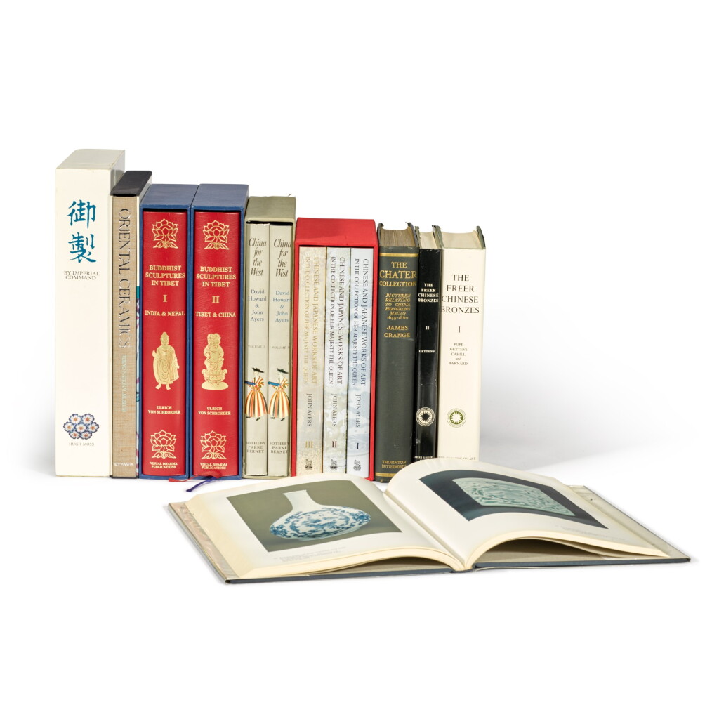 View full screen - View 1 of Lot 133. A collection of reference books on Chinese art | 中國藝術品參考書籍一組約150冊.