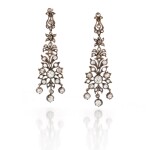 PAIR OF DIAMOND EARRINGS (PAIO DI ORECCHINI IN DIAMANTI)