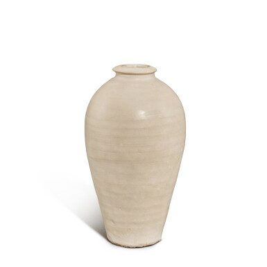 View full screen - View 1 of Lot 834. A Cizhou white-glazed vase, meiping, Southern Song dynasty | 南宋 磁州窰白釉梅瓶.
