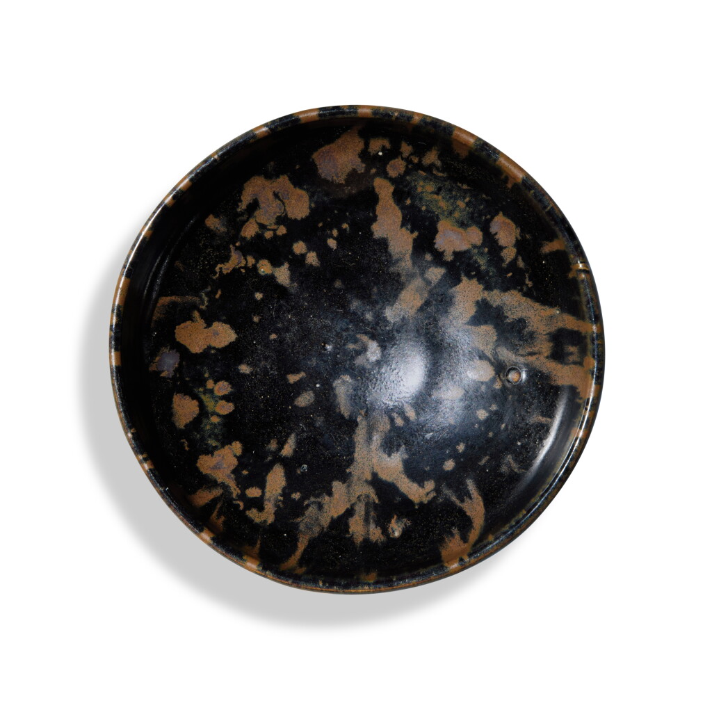 View full screen - View 1 of Lot 734. A Cizhou-type russet-splashed black-glazed bowl, Northern Song / Jin dynasty | 北宋 / 金 磁州窰系黑釉醬斑盌.