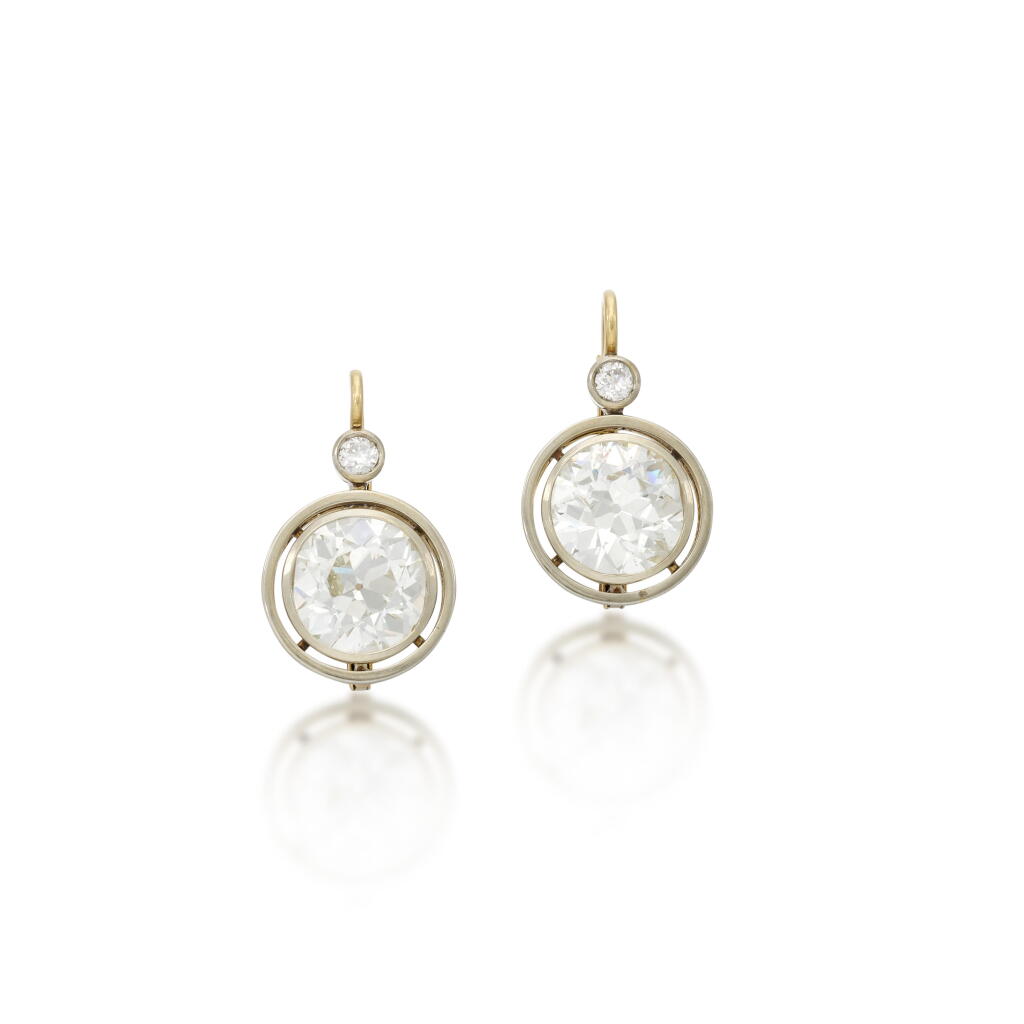 View full screen - View 1 of Lot 18. Pair of diamond earrings | Paio di orecchini in diamanti.