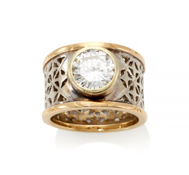 View full screen - View 1 of Lot 98. DIAMOND RING (ANELLO CON DIAMANTE) .