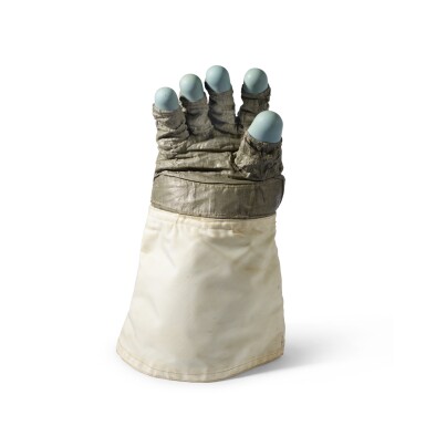 View full screen - View 1 of Lot 16. A7-L Glove.
