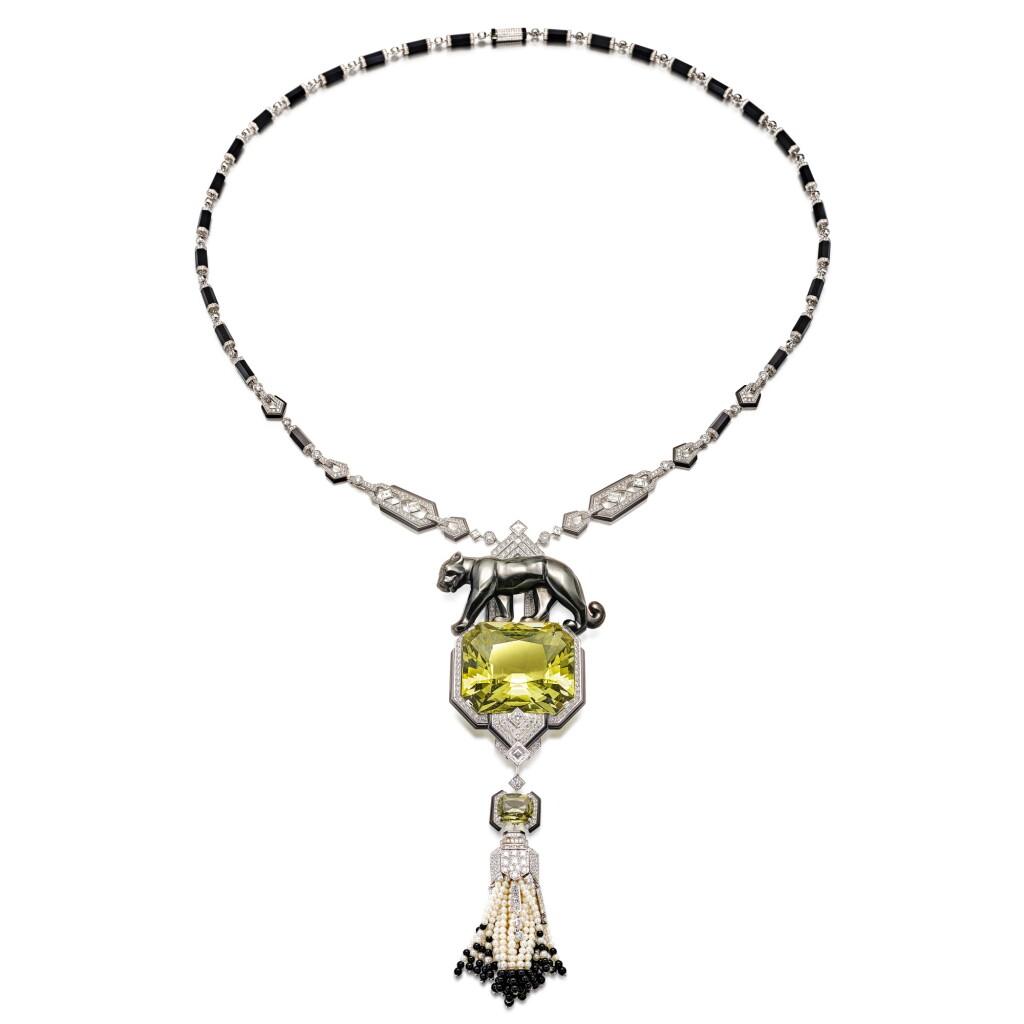 全萤幕检视 - 查看1374SEED PEARL, COLOURED STONE AND DIAMOND ‘PANTHÈRE DIVINE’ SAUTOIR | 卡地亞 | 珍珠 配 彩色寶石 及 鑽石 ‘PANTHÈRE DIVINE’ 吊墜項鏈的1
