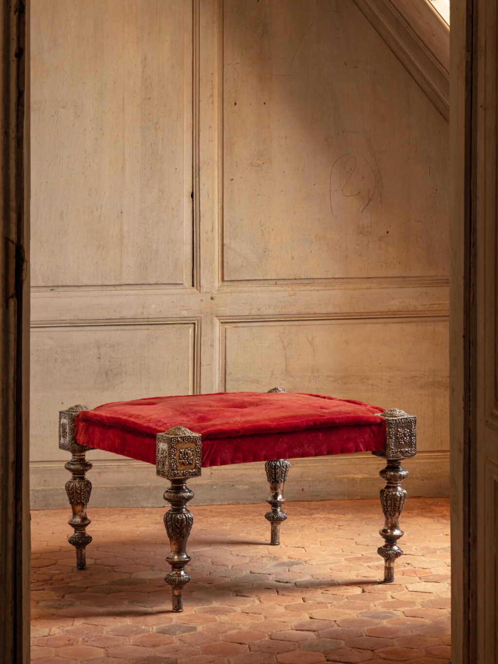 View full screen - View 1 of Lot 1. An Indian silver and wooden stool, Rajasthan, late 19th century | Tabouret en bois et argent, Inde, Rajasthan, fin du XIXe siècle.