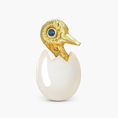 View full screen - View 1 of Lot 1210. Chalcedony and Sapphire Brooch | 卡地亞 | 藍寶石 配 玉髓 胸針.