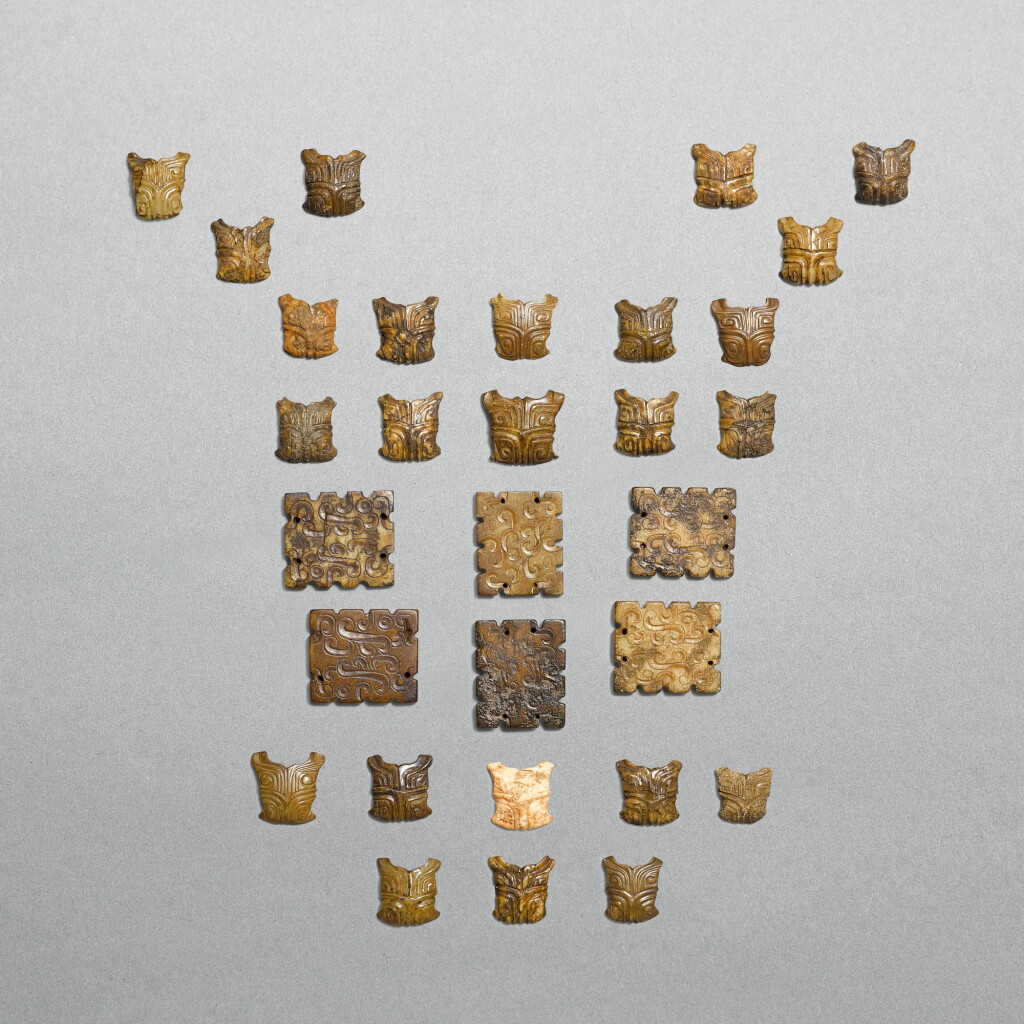 View full screen - View 1 of Lot 726. A group of jade 'tiger' plaques and 'cloud' plaques, Eastern Zhou dynasty, early Spring and Autumn period | 東周春秋早期 玉雕虎形飾片及卷文雲飾片一組.