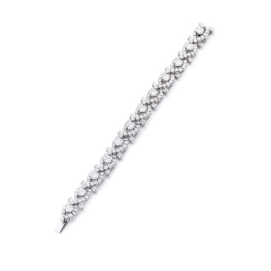 View full screen - View 1 of Lot 104. Bracelet diamants | Diamond bracelet.