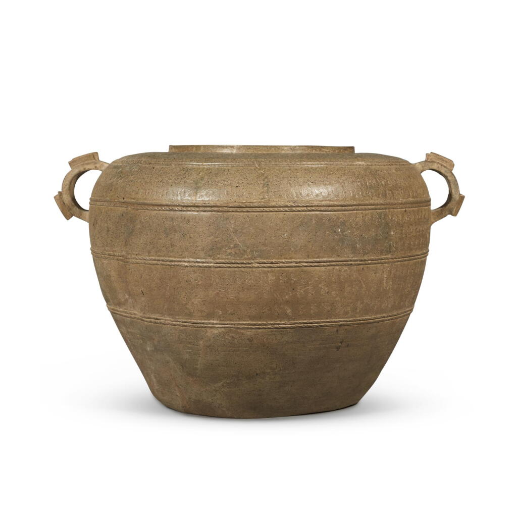 View full screen - View 1 of Lot 724. An ash-glazed handled jar, Eastern Zhou dynasty, Warring States period | 東周 戰國 青釉繩紋雙繫罐.
