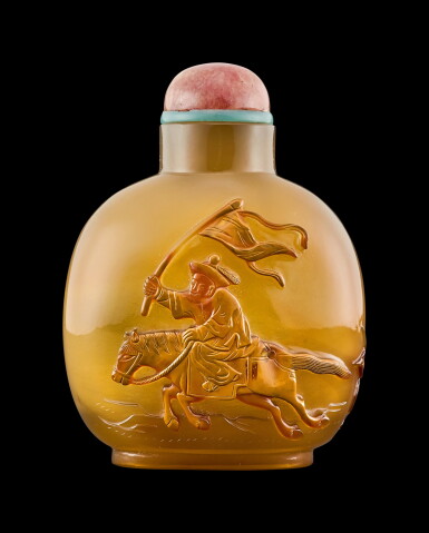 View full screen - View 1 of Lot 1038. A carved chalcedony 'equestrian' snuff bottle Qing dynasty, 18th - 19th century | 清十八至十九世紀 玉髓馬上人物福壽圖鼻煙壺.
