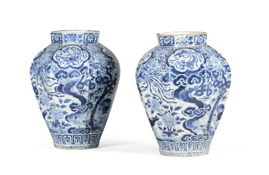 View full screen - View 1 of Lot 103. A pair of large Arita blue and white octagonal vases Japan, Edo period, late 17th-early 18th century | 日本 有田町 江戶時代 十七世紀末至十八世紀初 青花鳳棲梧桐紋八方直頸大罐一對.