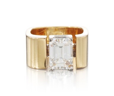 View full screen - View 1 of Lot 9147. DIAMOND RING | 2.78卡拉 方形 足色 VVS2淨度 鑽石 戒指.