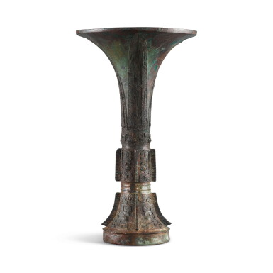 View full screen - View 1 of Lot 3673. An inscribed archaic bronze ritual wine vessel, gu, Late Shang dynasty | 商晚期 青銅饕餮紋出戟觚 底銘《亞䍩父己》款.