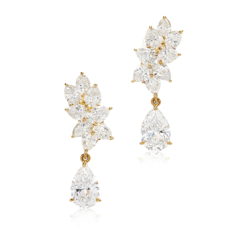 View full screen - View 1 of Lot 283. Pair of Diamond Pendent Ear Clips | 3.08 及 3.01克拉 梨形 E 及 D 色 鑽石 耳墜一對.