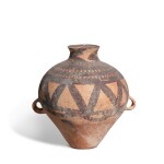 A painted pottery jar, Neolithic period, Majiayao culture, Machang phase | 新石器時代 馬家窰文化 馬廠類型 彩陶三角紋雙繫罐