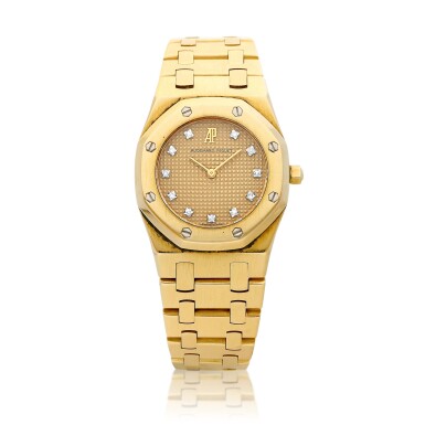 View full screen - View 1 of Lot 8102. Royal Oak, A yellow gold and diamond-set bracelet watch, Circa 1990 | 愛彼 皇家橡樹系列 黃金鑲鑽石鏈帶腕錶,約1990年製.