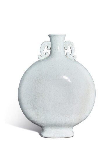 View full screen - View 1 of Lot 28. A rare large Guan-type moon flask, Seal mark and period of Qianlong.