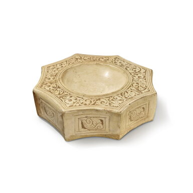 View full screen - View 1 of Lot 8911. A rare Cizhou white-glazed carved 'floral' offering bowl, Jin - Yuan dynasty 金至元 磁州白釉剔花纏枝花卉紋供盤.