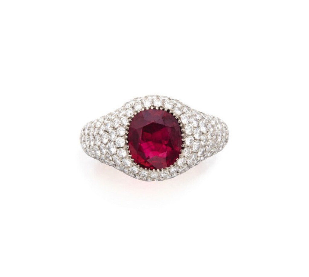 View full screen - View 1 of Lot 116. RUBY AND DIAMOND RING.