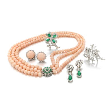 View full screen - View 1 of Lot 129. Coral, diamond and emerald jewelry collection (Collezione di gioielli in corallo, diamanti e smerladi).