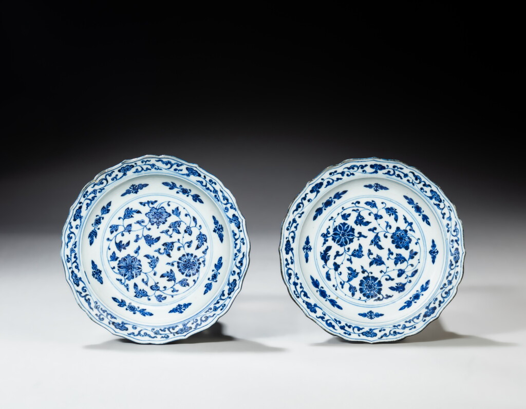 View full screen - View 1 of Lot 187. A pair of blue and white barbed 'floral' dishes, Seal marks and period of Qianlong | 清乾隆 青花花卉紋菱口盤一對 《大清乾隆年製》款.