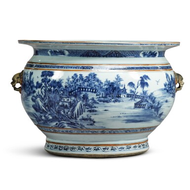 View full screen - View 1 of Lot 262. A blue and white fish bowl, Qing dynasty, 18th century.