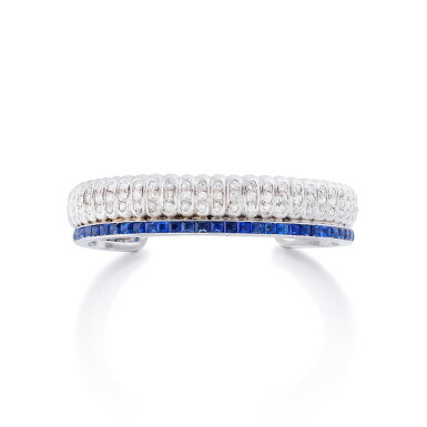 View full screen - View 1 of Lot 62. Bracelet jonc saphirs et diamants | Sapphire and diamond bangle-bracelet.