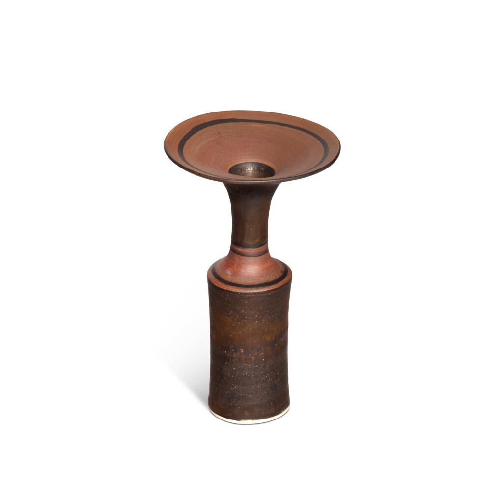 View full screen - View 1 of Lot 653. Bottle vase.