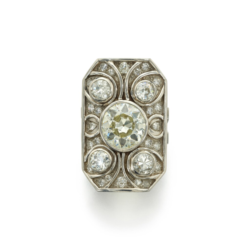 View full screen - View 1 of Lot 954. Diamond Ring.