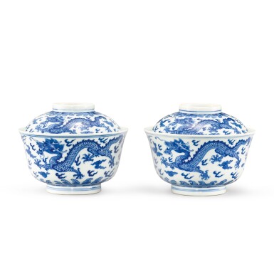 View full screen - View 1 of Lot 109. A SUPERB PAIR OF BLUE AND WHITE 'DRAGON' BOWLS AND COVERS SEAL MARKS AND PERIOD OF DAOGUANG | 清道光 青花雲龍紋蓋鐘一對 《大清道光年製》款.