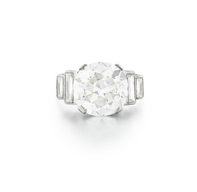 View full screen - View 1 of Lot 57. Diamond ring | Bague diamants.