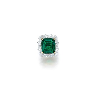 View full screen - View 1 of Lot 1786. AN IMPORTANT EMERALD AND DIAMOND RING 8.43卡拉 天然「哥倫比亞」祖母綠 配 鑽石 戒指.