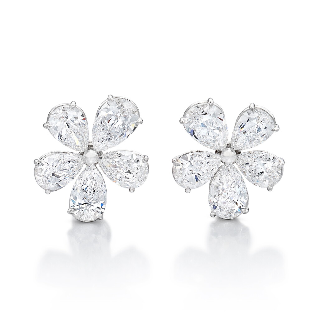 View full screen - View 1 of Lot 2806. Pair of Diamond Earrings | 寶格麗 | 梨形 D色 內部無瑕 鑽石 耳環一對(鑽石共重6.76克拉).