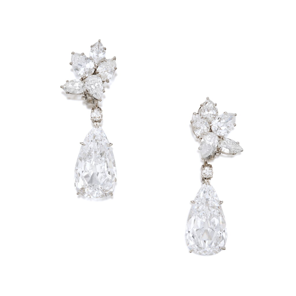 View full screen - View 1 of Lot 450. An Important Pair of Diamond Pendant-Earclips | 海瑞溫斯頓 | 鑽石耳墜一對.