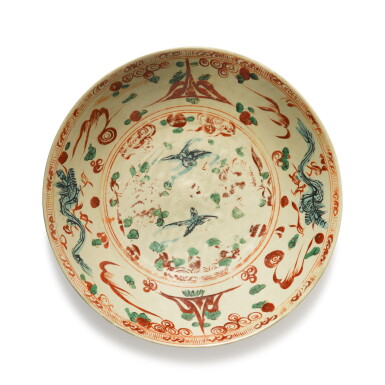 View full screen - View 1 of Lot 334. A Swatow turquoise and red dish, 16th Century.