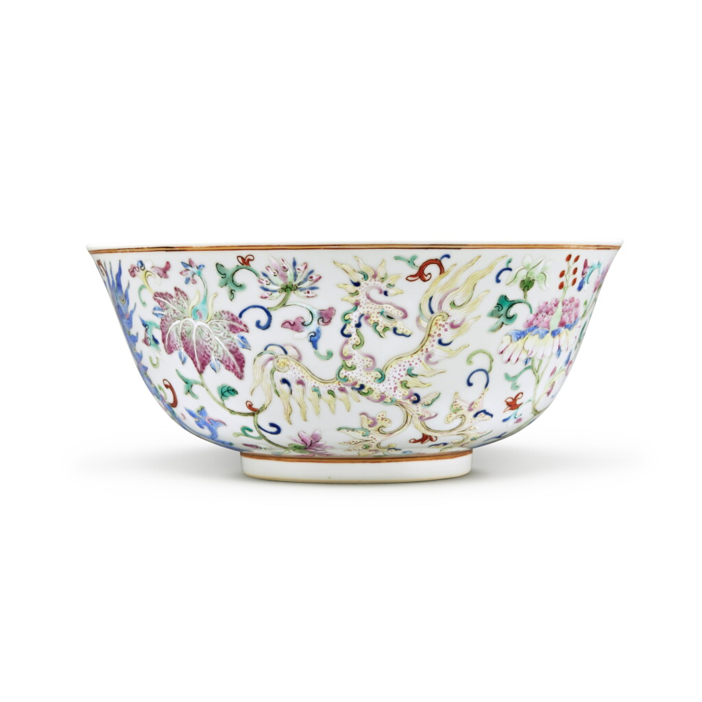 View full screen - View 1 of Lot 409. A famille-rose 'phoenix' bowl, Mark and period of Xianfeng | 清咸豐 粉彩穿花夔鳳紋盌 《大清咸豐年製》款.