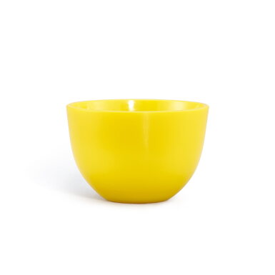 View full screen - View 1 of Lot 573. An imperial lemon yellow glass cup, Mark and period of Qianlong 清乾隆 御製檸檬黃料小盃 《乾隆年製》款.