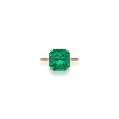 View full screen - View 1 of Lot 102. A Historically Significant Emerald Ring | 祖母綠戒指.