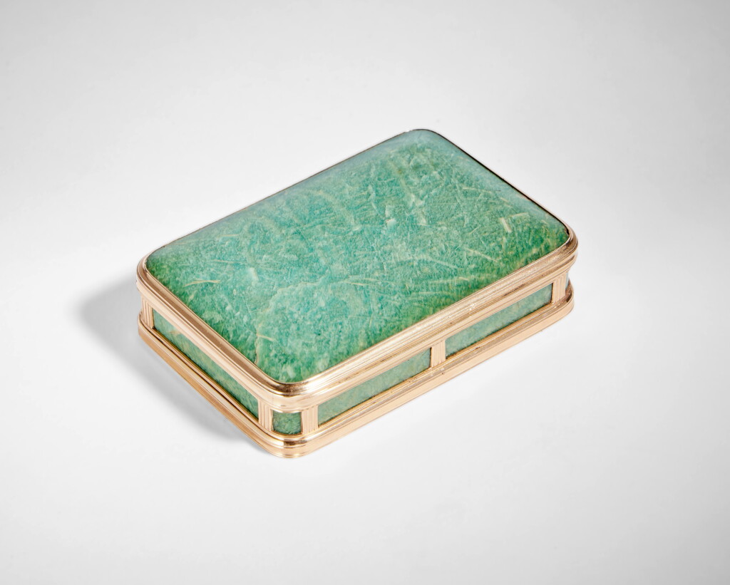 View full screen - View 1 of Lot 709. A Gold and Hardstone Snuff Box, Possibly Austrian, Early 19th Century.