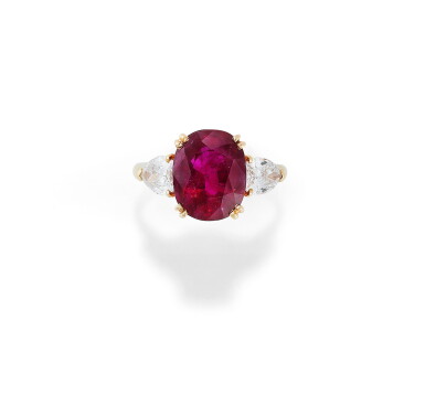 View full screen - View 1 of Lot 80. BAGUE RUBIS ET DIAMANTS | RUBY AND DIAMOND RING.