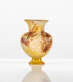 Orchidées tropicales vase, circa 1897