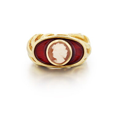 View full screen - View 1 of Lot 249. Shell and enamel ring | Bague coquillage et émail.
