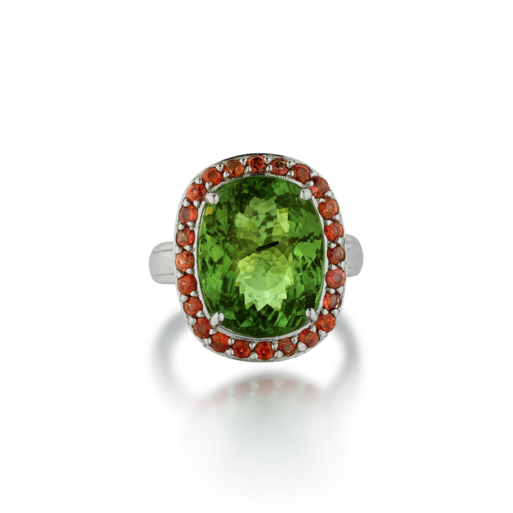 View full screen - View 1 of Lot 397. Bague tourmaline Paraiba et saphirs | Paraiba tourmaline and sapphire ring.