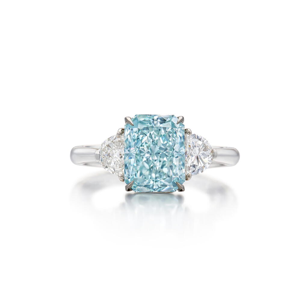 View full screen - View 1 of Lot 1701. Fancy Intense Blue Green Diamond and Diamond Ring | 3.02克拉 濃彩藍綠色鑽石 配 鑽石戒指.